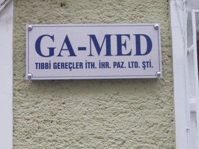 Metal y�nlendirme tabelas�